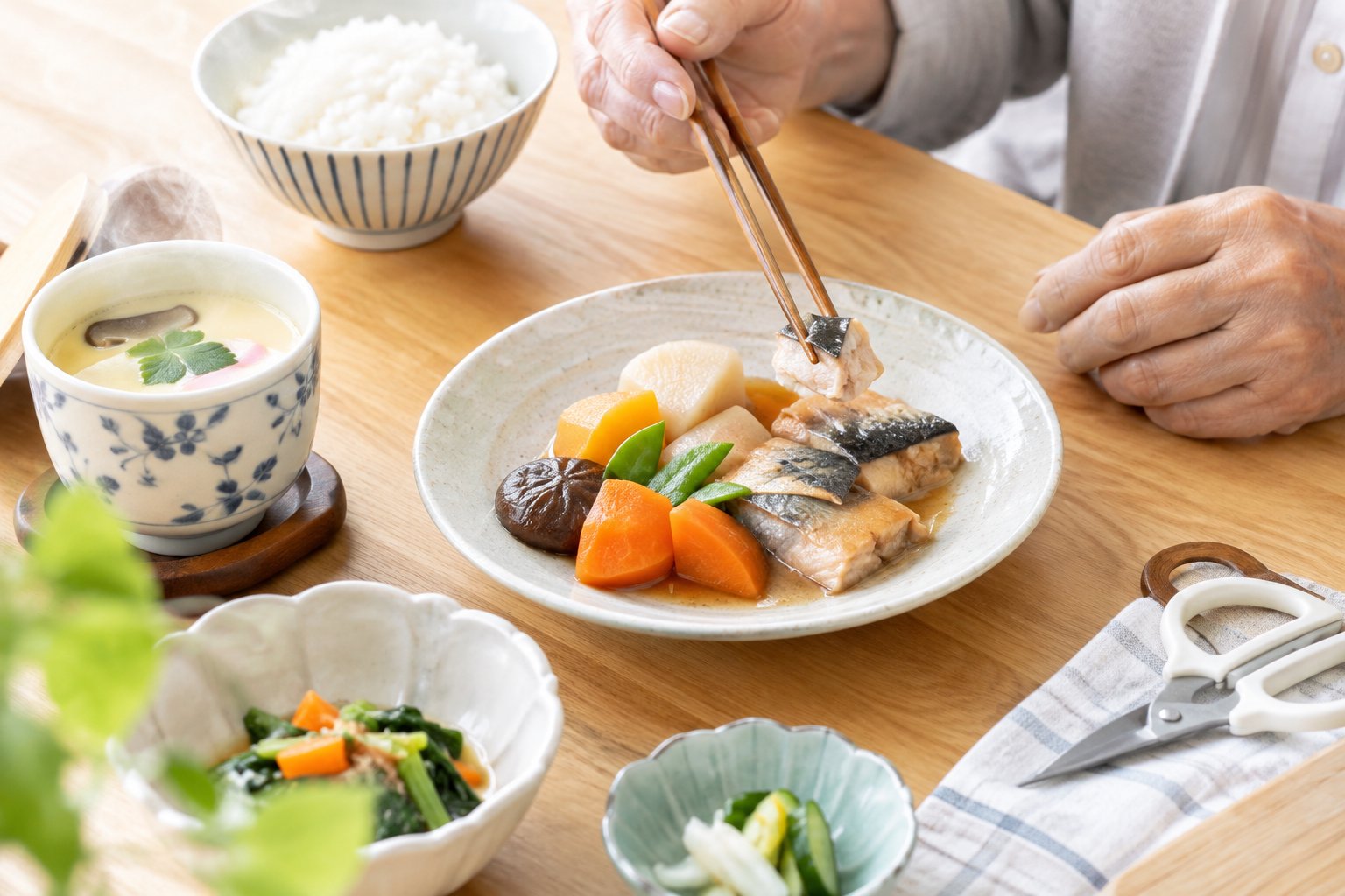 入れ歯で食事を楽しむための噛み方と食べ物の工夫